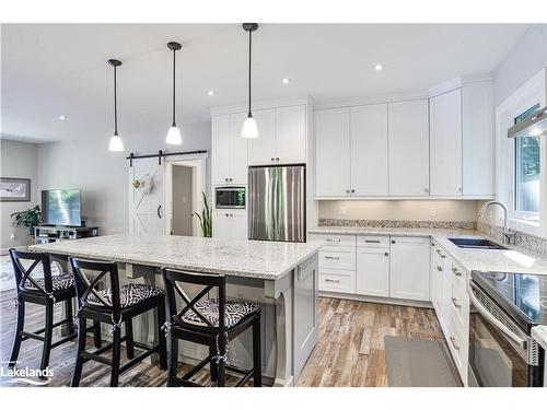 1111 Merrick Drive, Bracebridge, ON - Indoor Photo Showing Kitchen With Upgraded Kitchen