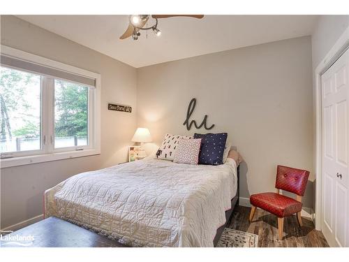 1111 Merrick Drive, Bracebridge, ON - Indoor Photo Showing Bedroom