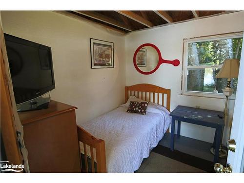 1111 Merrick Drive, Bracebridge, ON - Indoor Photo Showing Bedroom