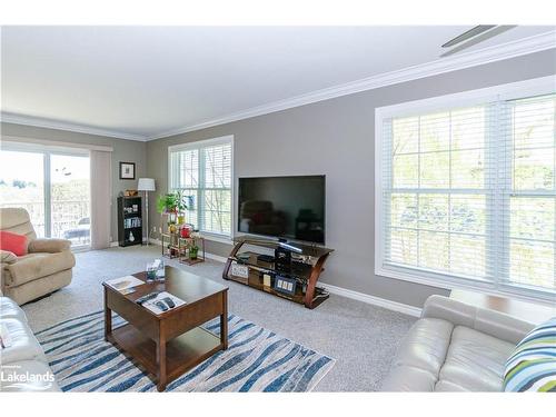 201-24 Ontario Street, Bracebridge, ON - Indoor Photo Showing Living Room