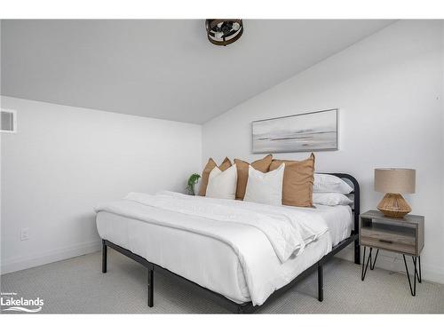 112 Goldie Court, The Blue Mountains, ON - Indoor Photo Showing Bedroom