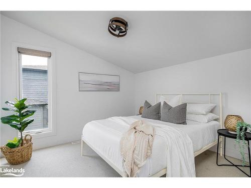 112 Goldie Court, The Blue Mountains, ON - Indoor Photo Showing Bedroom