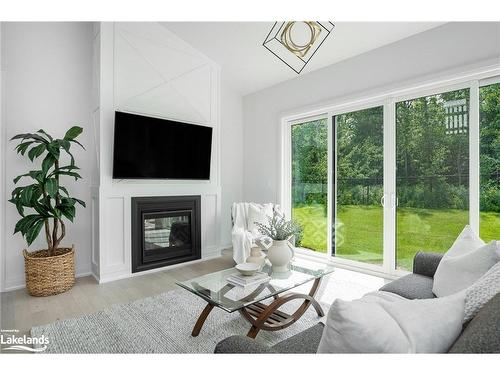 112 Goldie Court, The Blue Mountains, ON - Indoor Photo Showing Living Room With Fireplace