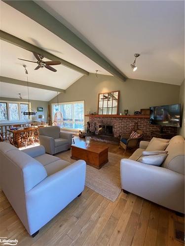 149 Wards Road, The Blue Mountains, ON - Indoor Photo Showing Living Room