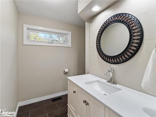 1276 Nicholls Road, Bracebridge, ON - Indoor Photo Showing Bathroom