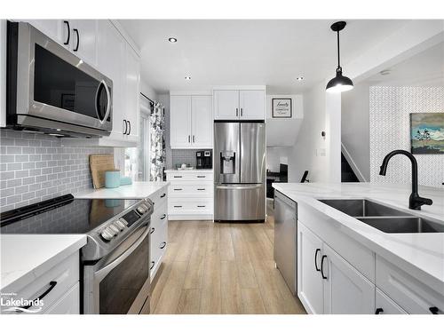 4 Dillon Drive, Collingwood, ON - Indoor Photo Showing Kitchen With Double Sink With Upgraded Kitchen