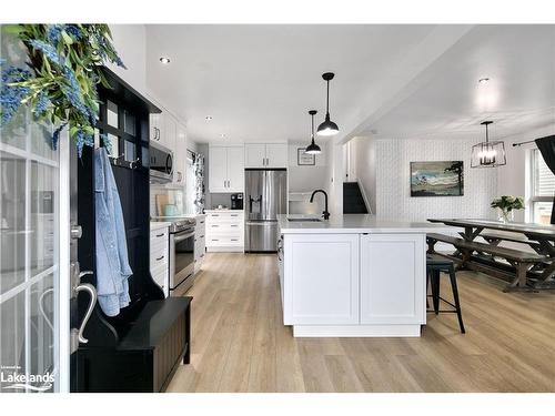 4 Dillon Drive, Collingwood, ON - Indoor Photo Showing Kitchen With Upgraded Kitchen