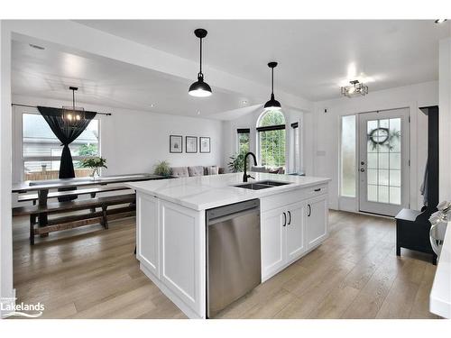 4 Dillon Drive, Collingwood, ON - Indoor Photo Showing Kitchen With Double Sink With Upgraded Kitchen