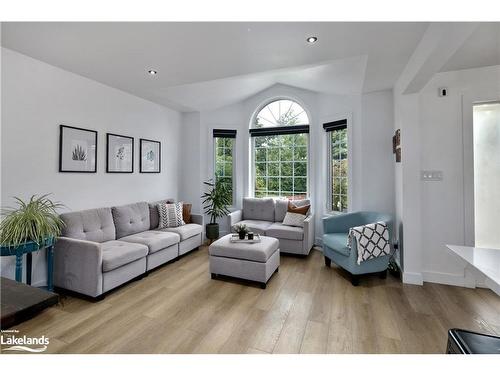 4 Dillon Drive, Collingwood, ON - Indoor Photo Showing Living Room