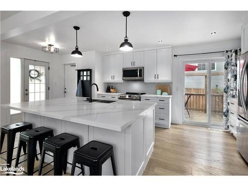 4 Dillon Drive, Collingwood, ON - Indoor Photo Showing Kitchen With Upgraded Kitchen