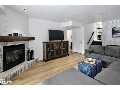 4 Dillon Drive, Collingwood, ON - Indoor Photo Showing Living Room With Fireplace