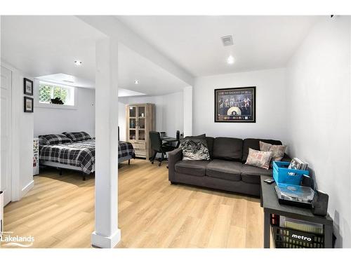 4 Dillon Drive, Collingwood, ON - Indoor Photo Showing Living Room