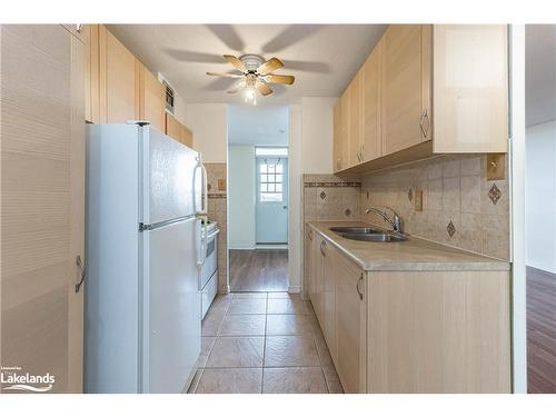 1110-3120 Kirwin Avenue, Mississauga, ON - Indoor Photo Showing Kitchen With Double Sink