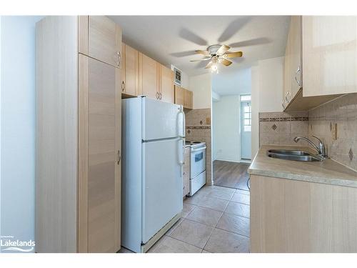 1110-3120 Kirwin Avenue, Mississauga, ON - Indoor Photo Showing Kitchen With Double Sink