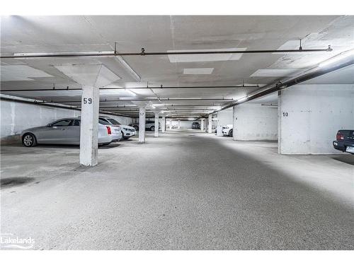 1110-3120 Kirwin Avenue, Mississauga, ON - Indoor Photo Showing Garage