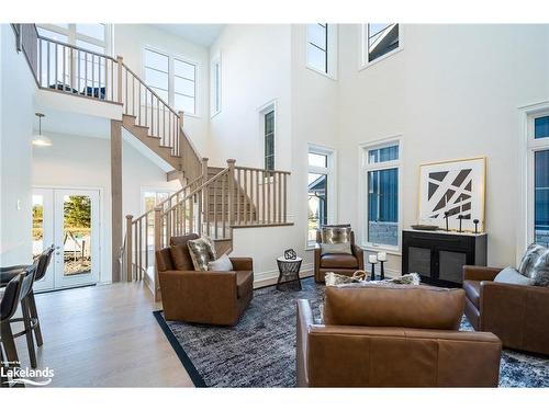 116 Dorothy Drive, Clarksburg, ON - Indoor Photo Showing Living Room