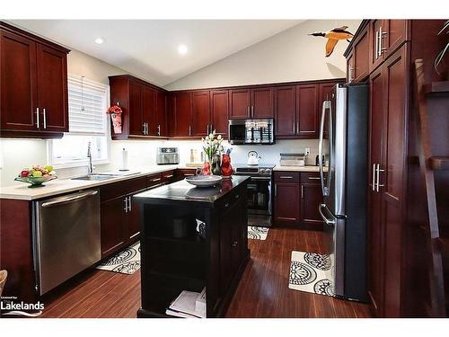 80 Hughes Street, Collingwood, ON - Indoor Photo Showing Kitchen