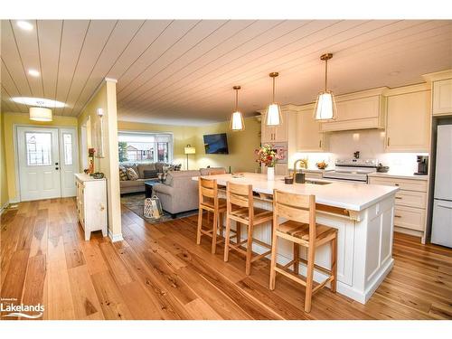 14-90 Burke Street, Penetanguishene, ON - Indoor Photo Showing Kitchen