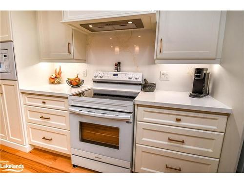 14-90 Burke Street, Penetanguishene, ON - Indoor Photo Showing Kitchen