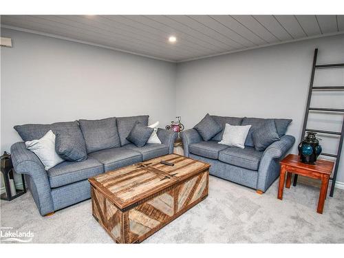 14-90 Burke Street, Penetanguishene, ON - Indoor Photo Showing Living Room