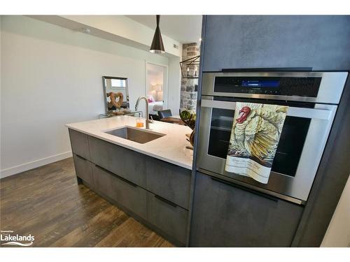 207-12 Beausoleil Lane, The Blue Mountains, ON - Indoor Photo Showing Kitchen With Upgraded Kitchen