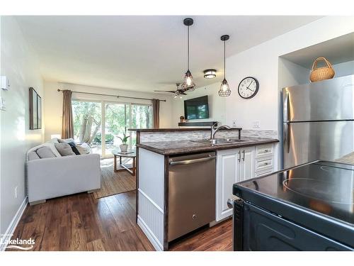 136-27 Dawson Drive, Collingwood, ON - Indoor Photo Showing Kitchen