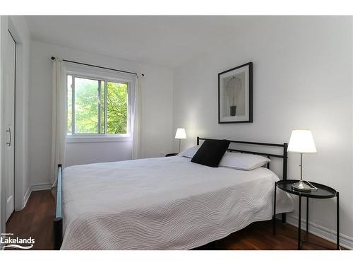 136-27 Dawson Drive, Collingwood, ON - Indoor Photo Showing Bedroom