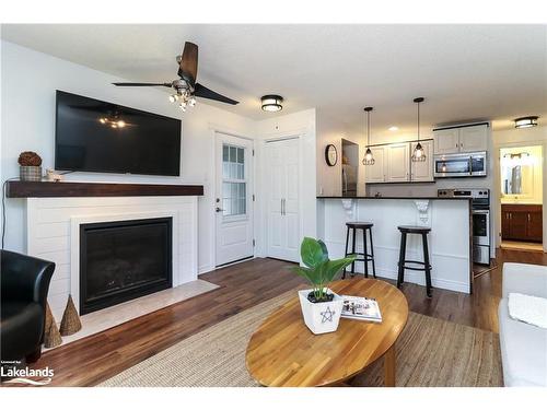 136-27 Dawson Drive, Collingwood, ON - Indoor Photo Showing Living Room With Fireplace