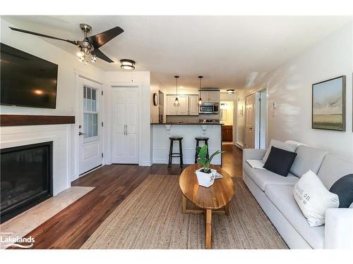 136-27 Dawson Drive, Collingwood, ON - Indoor Photo Showing Living Room With Fireplace