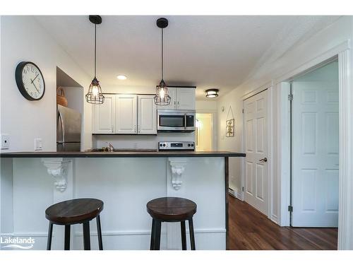 136-27 Dawson Drive, Collingwood, ON - Indoor Photo Showing Kitchen With Upgraded Kitchen