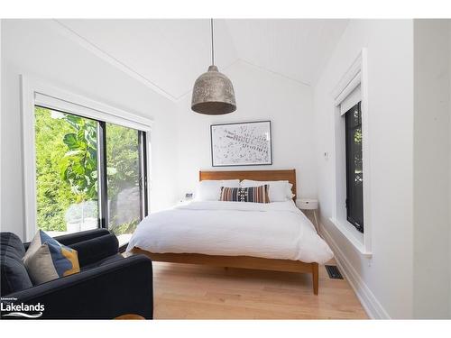 258 Maple Street, Collingwood, ON - Indoor Photo Showing Bedroom