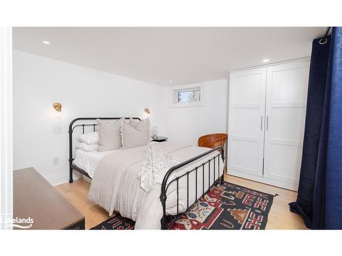 258 Maple Street, Collingwood, ON - Indoor Photo Showing Bedroom