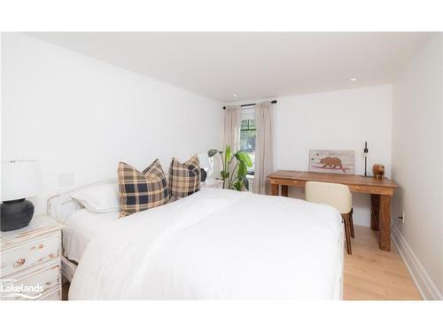 258 Maple Street, Collingwood, ON - Indoor Photo Showing Bedroom