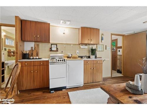 108 Barclay Boulevard, The Blue Mountains, ON - Indoor Photo Showing Kitchen