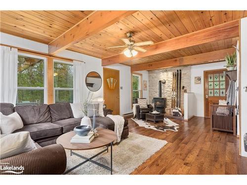 108 Barclay Boulevard, The Blue Mountains, ON - Indoor Photo Showing Living Room