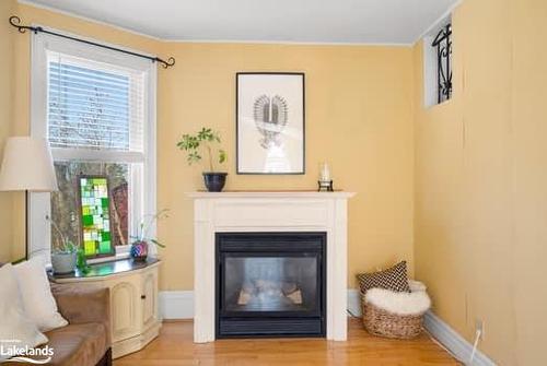 17 Waubeek Street, Parry Sound, ON - Indoor Photo Showing Living Room With Fireplace