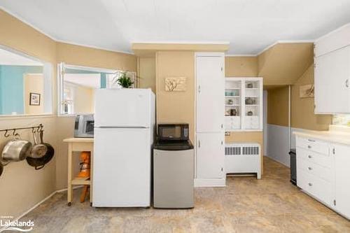 17 Waubeek Street, Parry Sound, ON - Indoor Photo Showing Kitchen