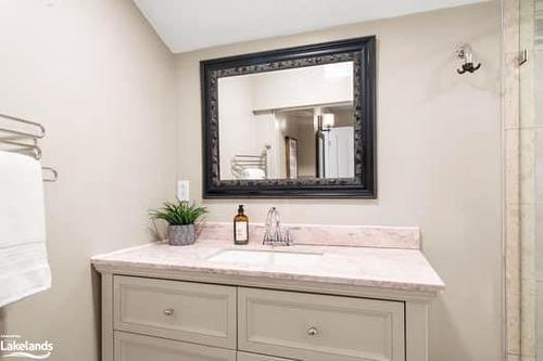 17 Waubeek Street, Parry Sound, ON - Indoor Photo Showing Bathroom