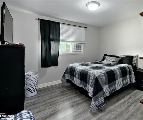 1885 7Th Avenue W, Owen Sound, ON - Indoor Photo Showing Bedroom