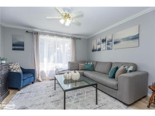 61 O'Brien Street, Orillia, ON - Indoor Photo Showing Living Room