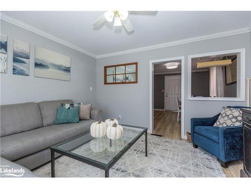 61 O'Brien Street, Orillia, ON - Indoor Photo Showing Living Room