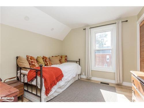 61 O'Brien Street, Orillia, ON - Indoor Photo Showing Bedroom