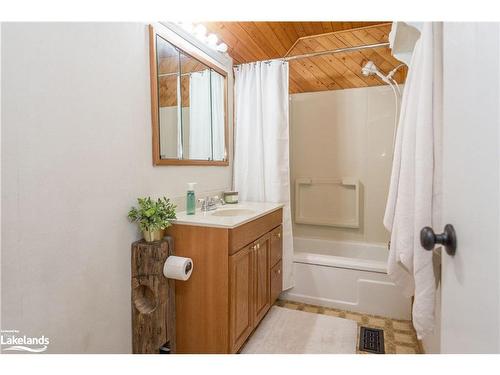 61 O'Brien Street, Orillia, ON - Indoor Photo Showing Bathroom