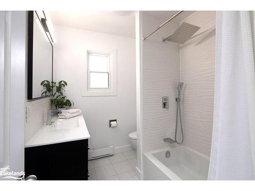 135 Grant Avenue, Meaford, ON - Indoor Photo Showing Bathroom