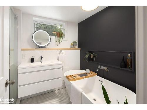 135 Grant Avenue, Meaford, ON - Indoor Photo Showing Bathroom