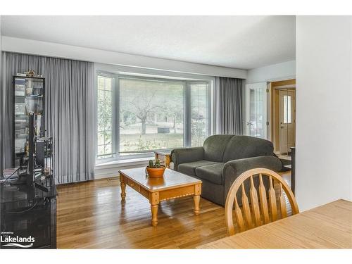 658 Norman Crescent, Midland, ON - Indoor Photo Showing Living Room