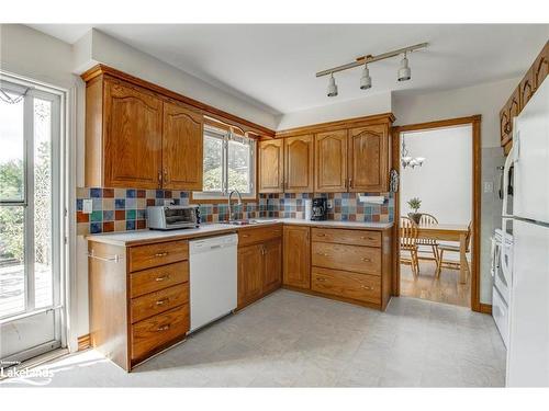 658 Norman Crescent, Midland, ON - Indoor Photo Showing Kitchen