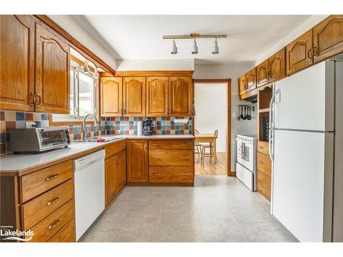 658 Norman Crescent, Midland, ON - Indoor Photo Showing Kitchen With Double Sink