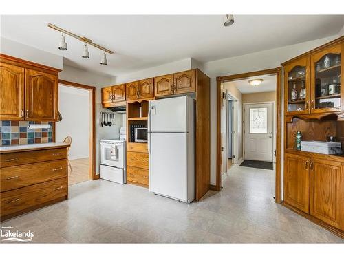 658 Norman Crescent, Midland, ON - Indoor Photo Showing Kitchen