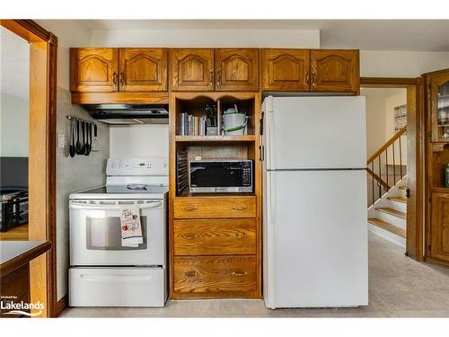 658 Norman Crescent, Midland, ON - Indoor Photo Showing Kitchen